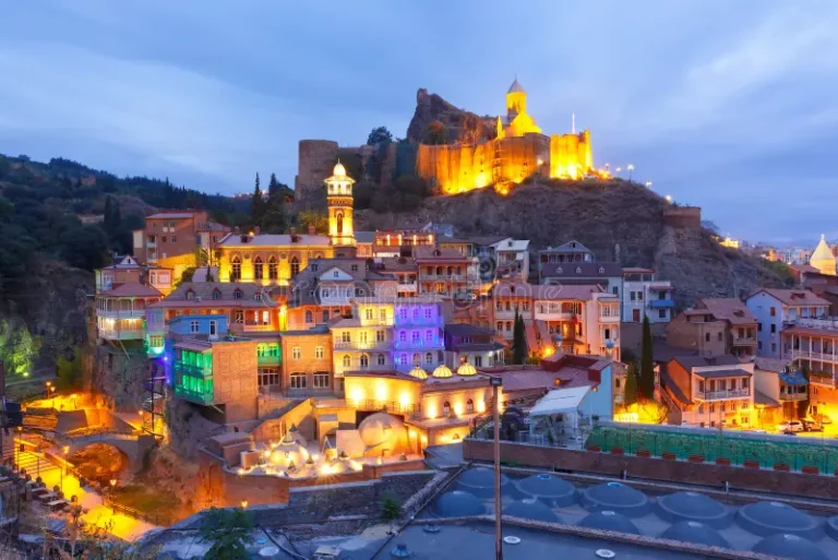 narikala-abanotubani-night-tbilisi-georgia-amazing-view-ancient-fortress-st-nicholas-church-jumah-mosque-sulphur-100724561